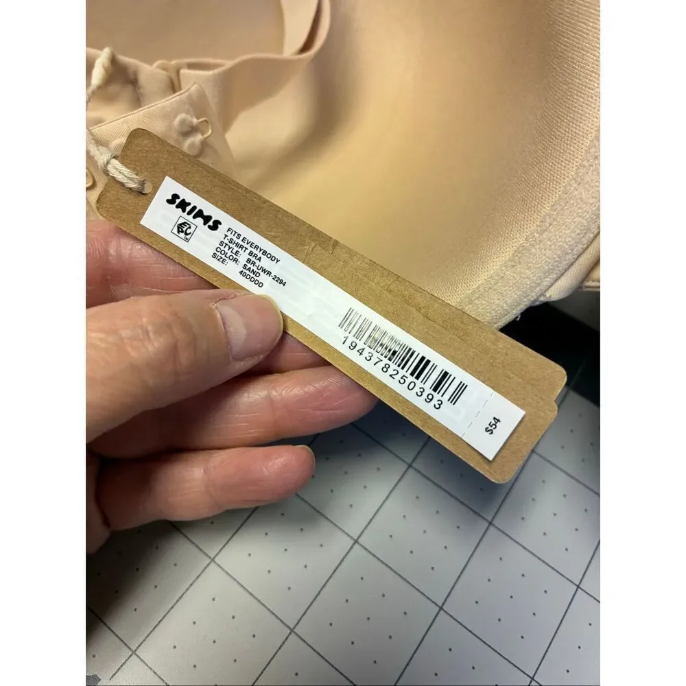SKIMS NWT T-Shirt Bra in Sand Size 40DDD - Picture 11 of 11